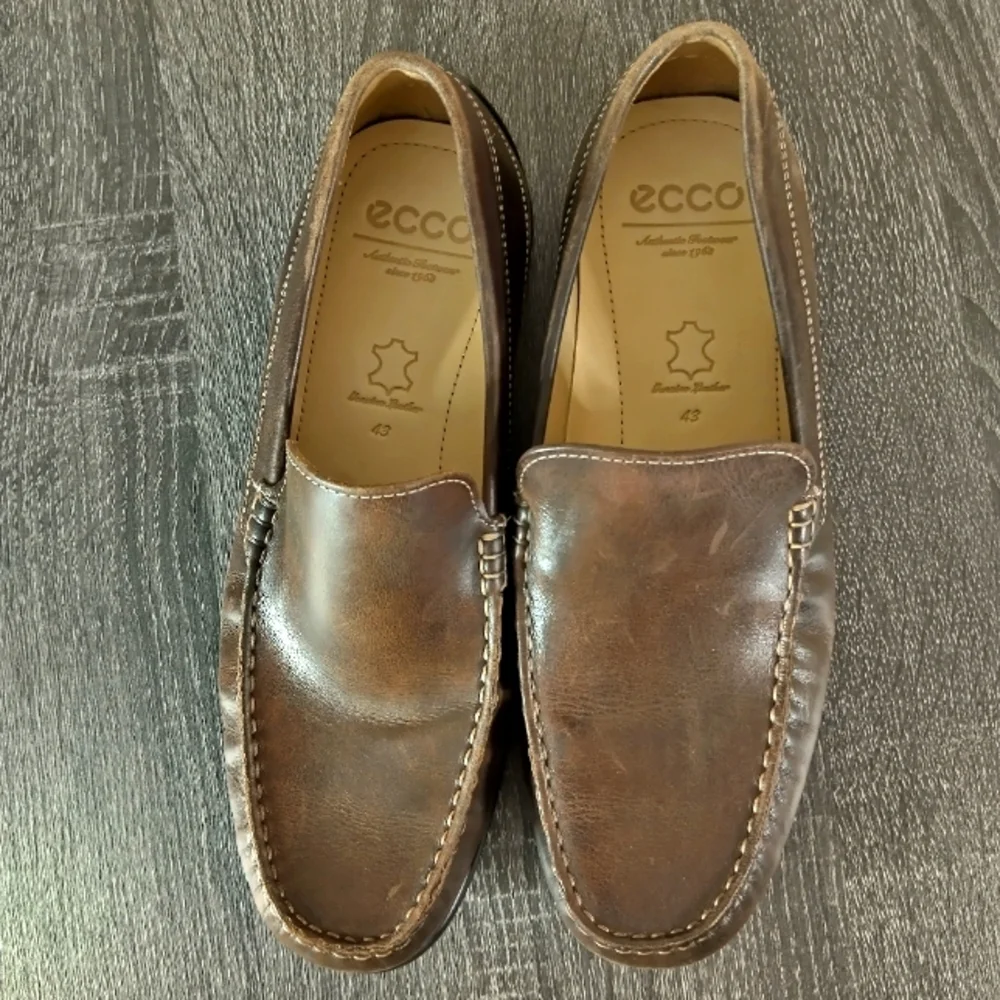 ECCO Classic Moc mens loafer. Size  9.5. Slip ons Leather great condition Brown - Picture 3 of 15